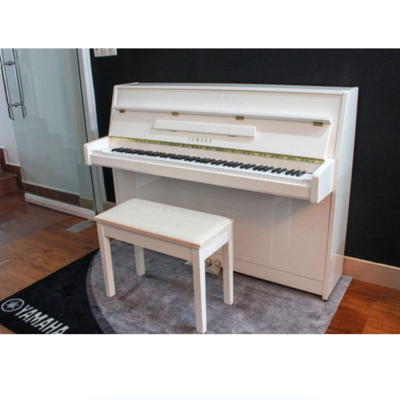 YAMAHA JU109PWH пианино 109 см., белое полированное, с банкеткой